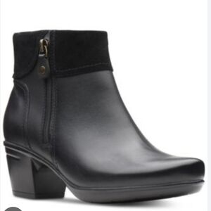 Clark’s Size US 7.5M  EMSLIE Twist Leather Bootie Black NWOT